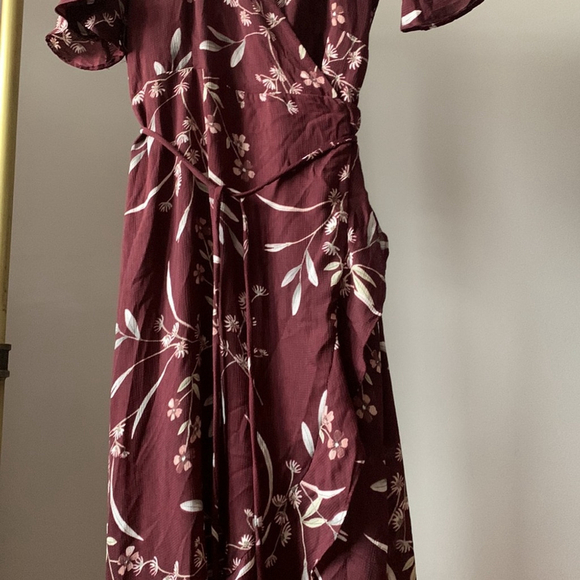 Lulus Burgundy Floral Wrap Maxi Dress High Low Flutter Sleeve Size XL - Picture 6 of 8